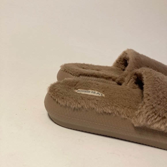 32 Degrees Dust Pink Faux Fur Rubber Outsole Flip Flops Slippers size 7 - Picture 3 of 14